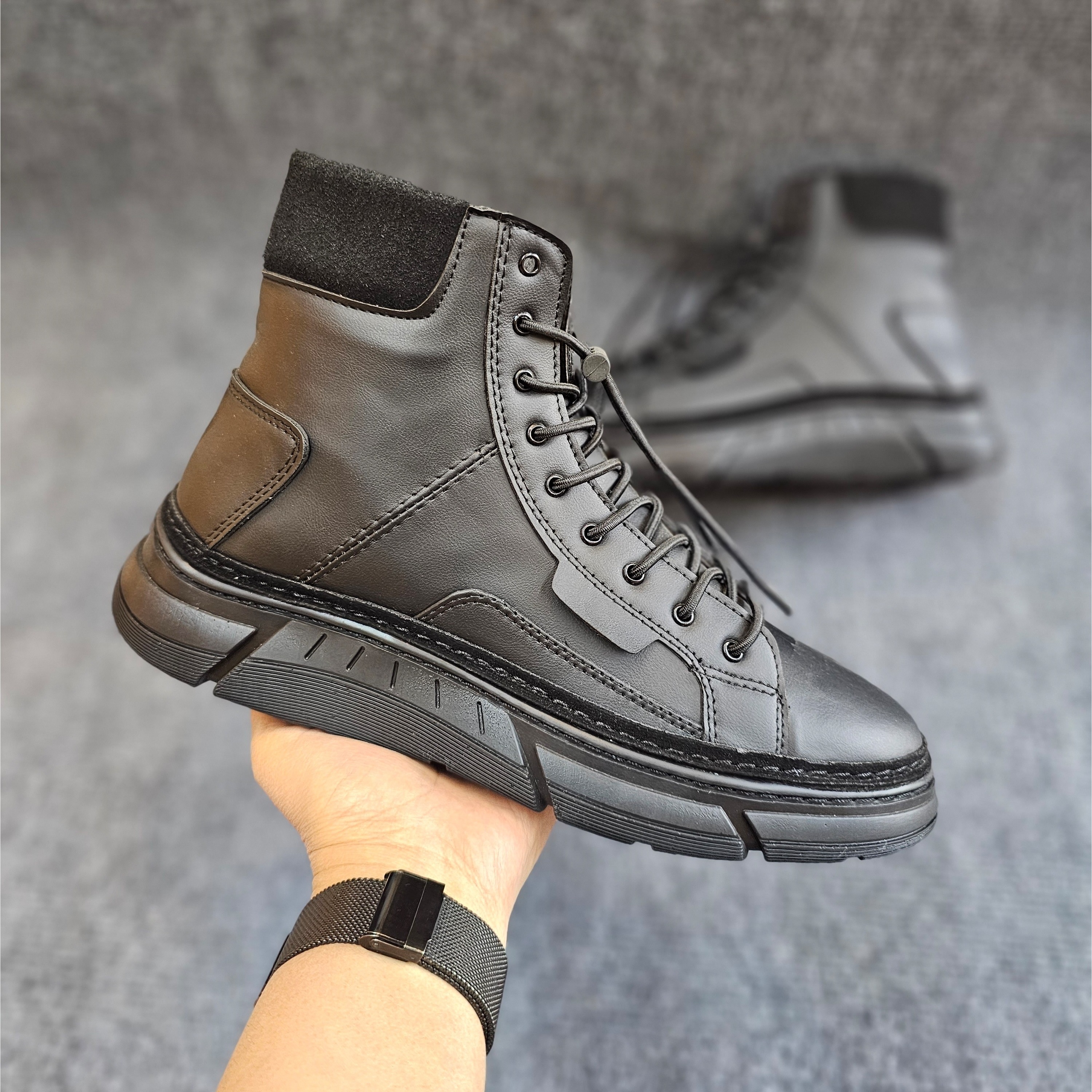 نیم بوت کشی امو بغل زیپی رنگ مشکی EMO SHOES