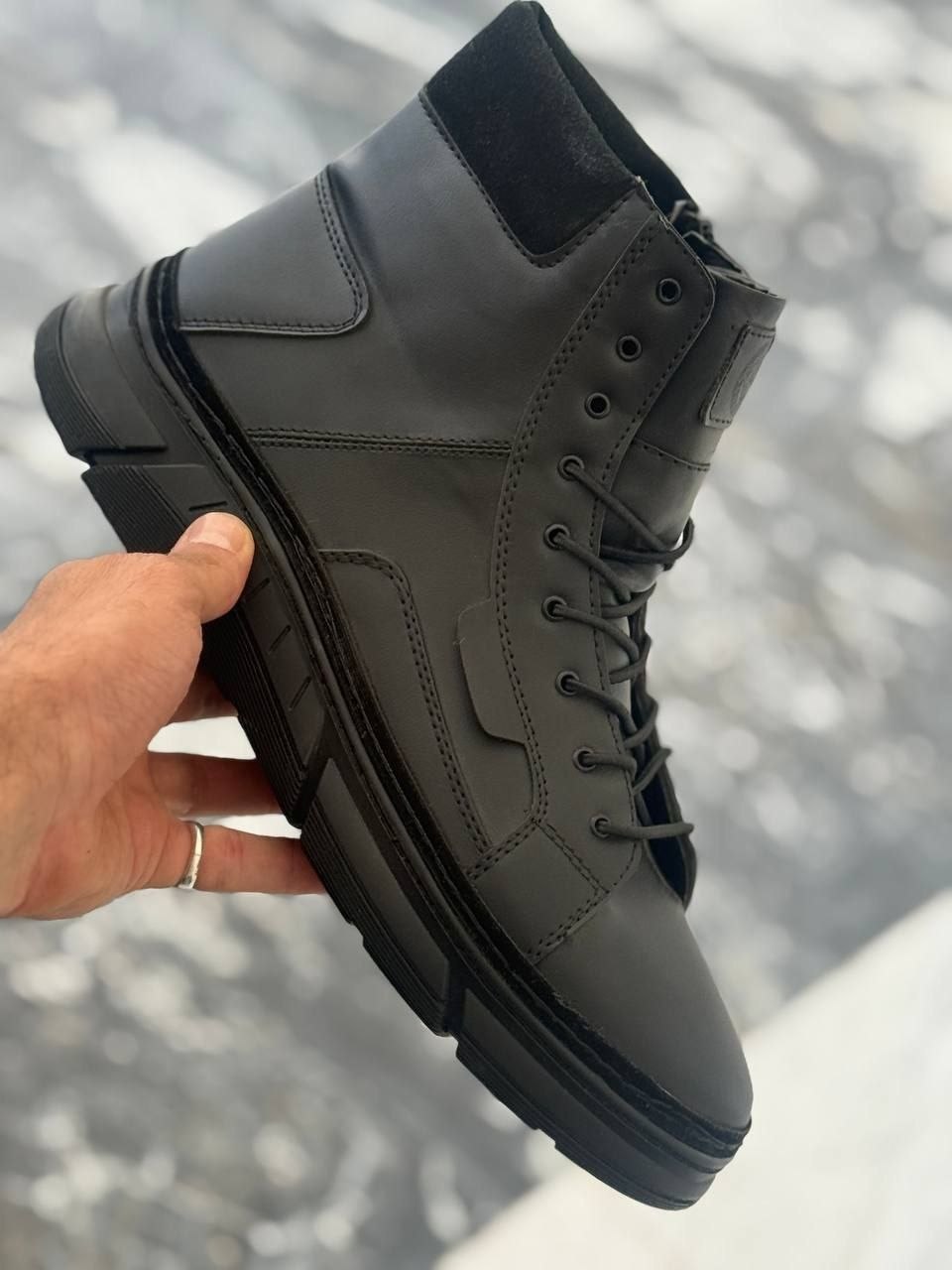 نیم بوت کشی امو بغل زیپی رنگ مشکی EMO SHOES