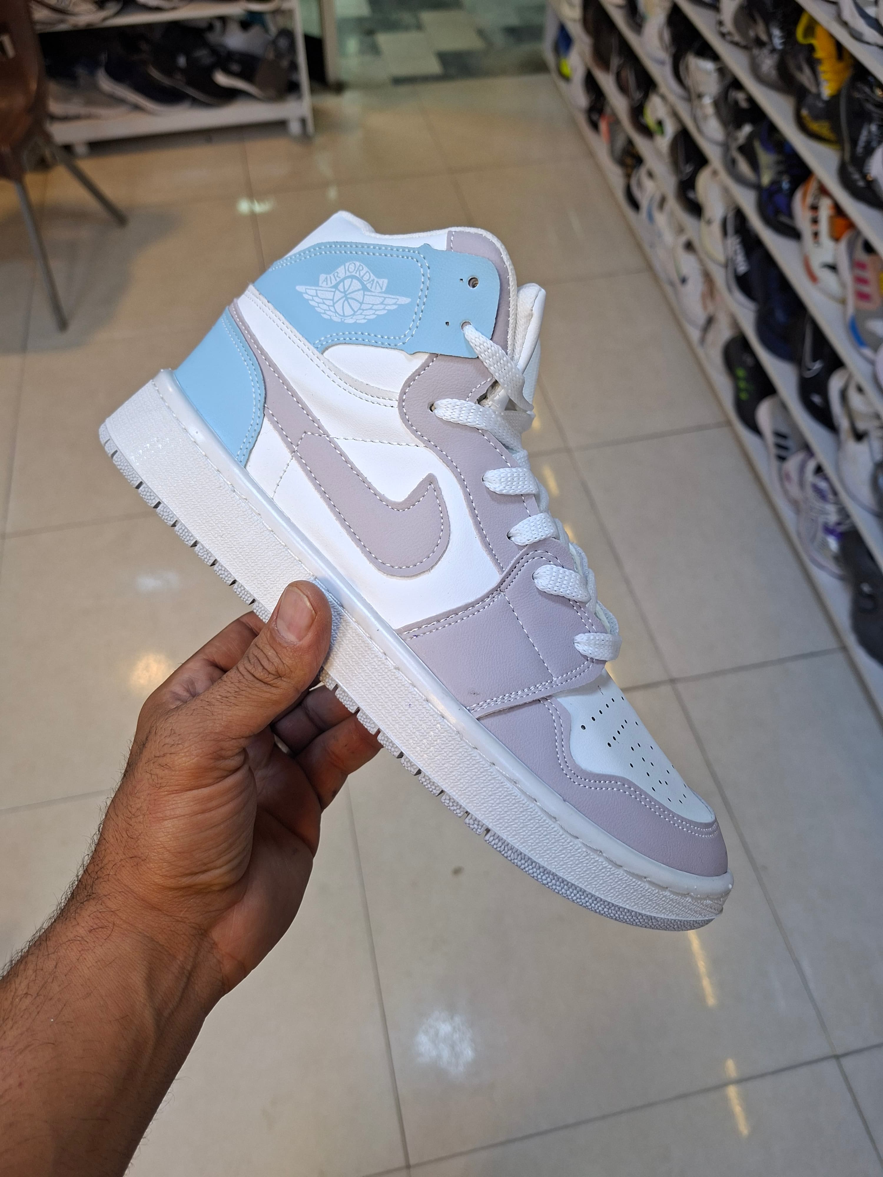 کتونی جردن وان Air jordan 1ساقدار زیپی سفید مشکی