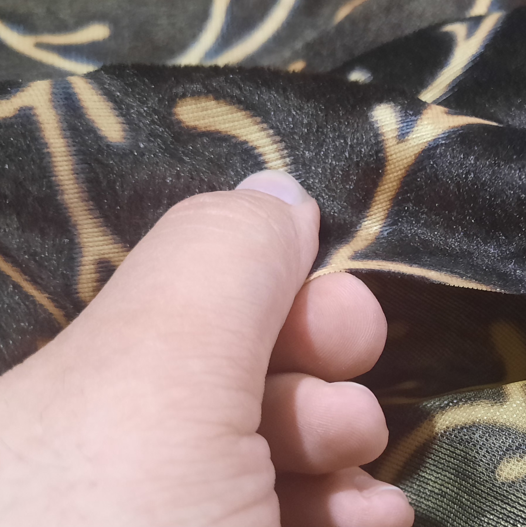 پارچه مخمل روبالشی عرض یک و نیم متر جنس اعلا