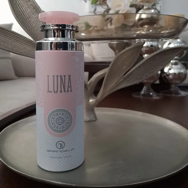 اسپری بدن زنانه گرندیور Grandeur یارا صورتی لطافه Luna حجم ۲۰۰ میلی‌لیتر